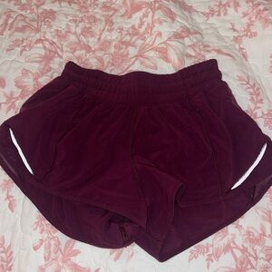 Lululemon Hotty hot 2.5 low rise shorts- maroon